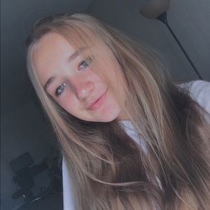 Meet your Posher, Mia